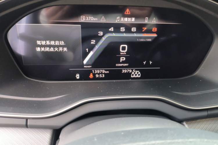 Used Audi Q5L 2025 quattro 45th Anniversary Edition 45 TFSI Luxury Dynamic Model Odometer Close Up