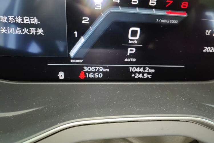 Used Audi Q5L 2025 quattro 45th Anniversary Edition 45 TFSI Luxury Dynamic Model Odometer Close Up