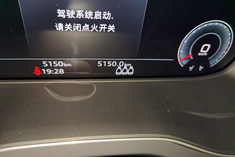 Used Audi Q5L 2025 40 TFSI Luxury Dynamic Edition Odometer Close Up