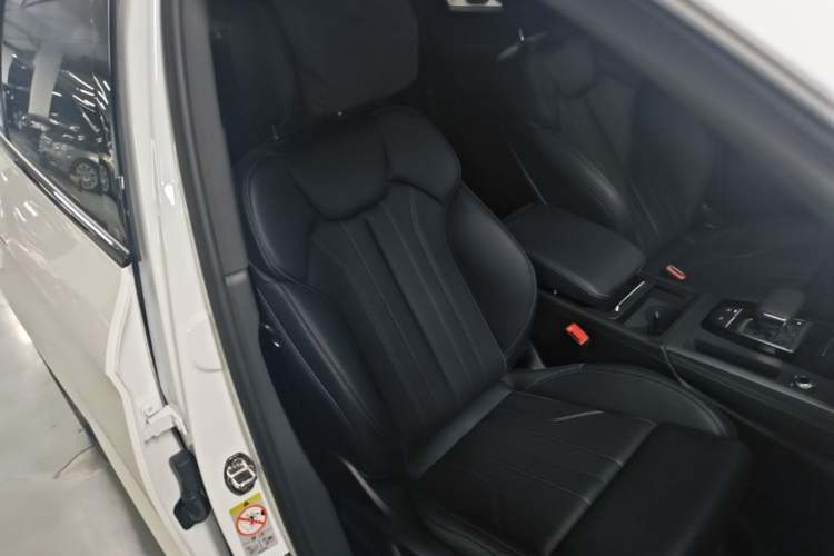 Used Audi Q5L 2025 40 TFSI Luxury Dynamic Edition Right Front Seat