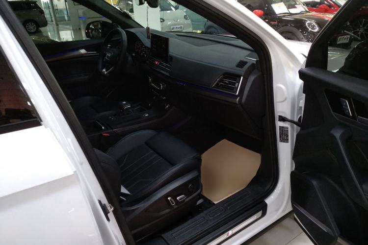 Used Audi Q5L 2025 quattro 45th Anniversary Edition 45 TFSI Luxury Dynamic Model Right Front Seat