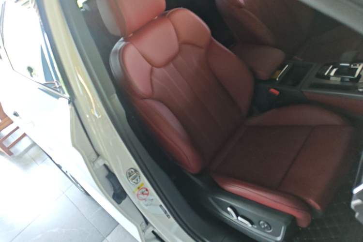 Used Audi Q5L 2025 quattro 45th Anniversary Edition 40 TFSI Luxury Dynamic Model Right Front Seat