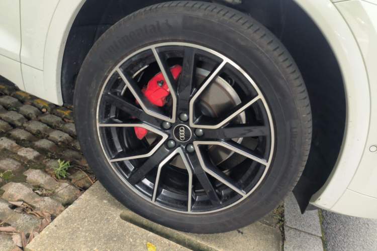 Used Audi Q5L 2025 quattro 45th Anniversary Edition 45 TFSI Luxury Dynamic Model Right Front Wheel Hub