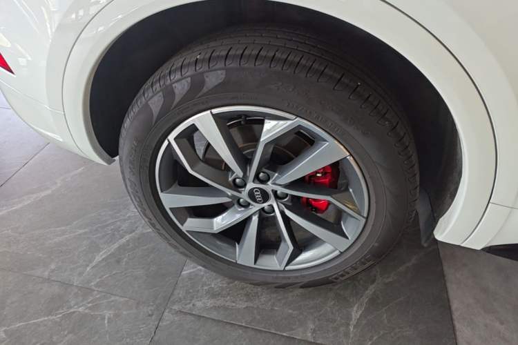 Used Audi Q5L 2025 quattro 45th Anniversary Edition 40 TFSI Luxury Dynamic Model Right Rear Wheel Hub