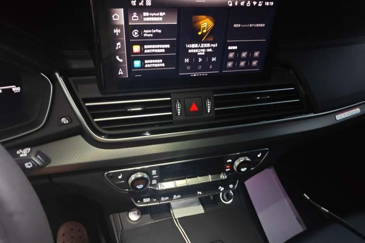 Used Audi Q5L 2025 Facelift 45th Anniversary Collector's Edition 40 TFSI Luxury Dynamic Version Audio And AC Panel