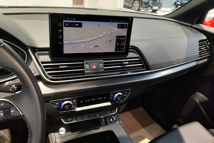 Used Audi Q5L 2025 Facelift 45th Anniversary Collector's Edition 40 TFSI Luxury Dynamic Version Audio And AC Panel