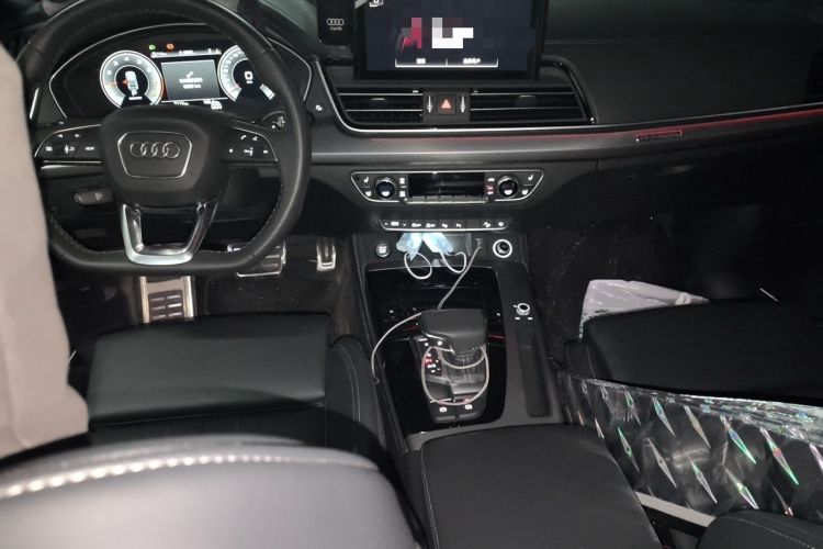 Used Audi Q5L 2025 Facelift 45th Anniversary Collector's Edition 45 TFSI Luxury Dynamic Version Center Console