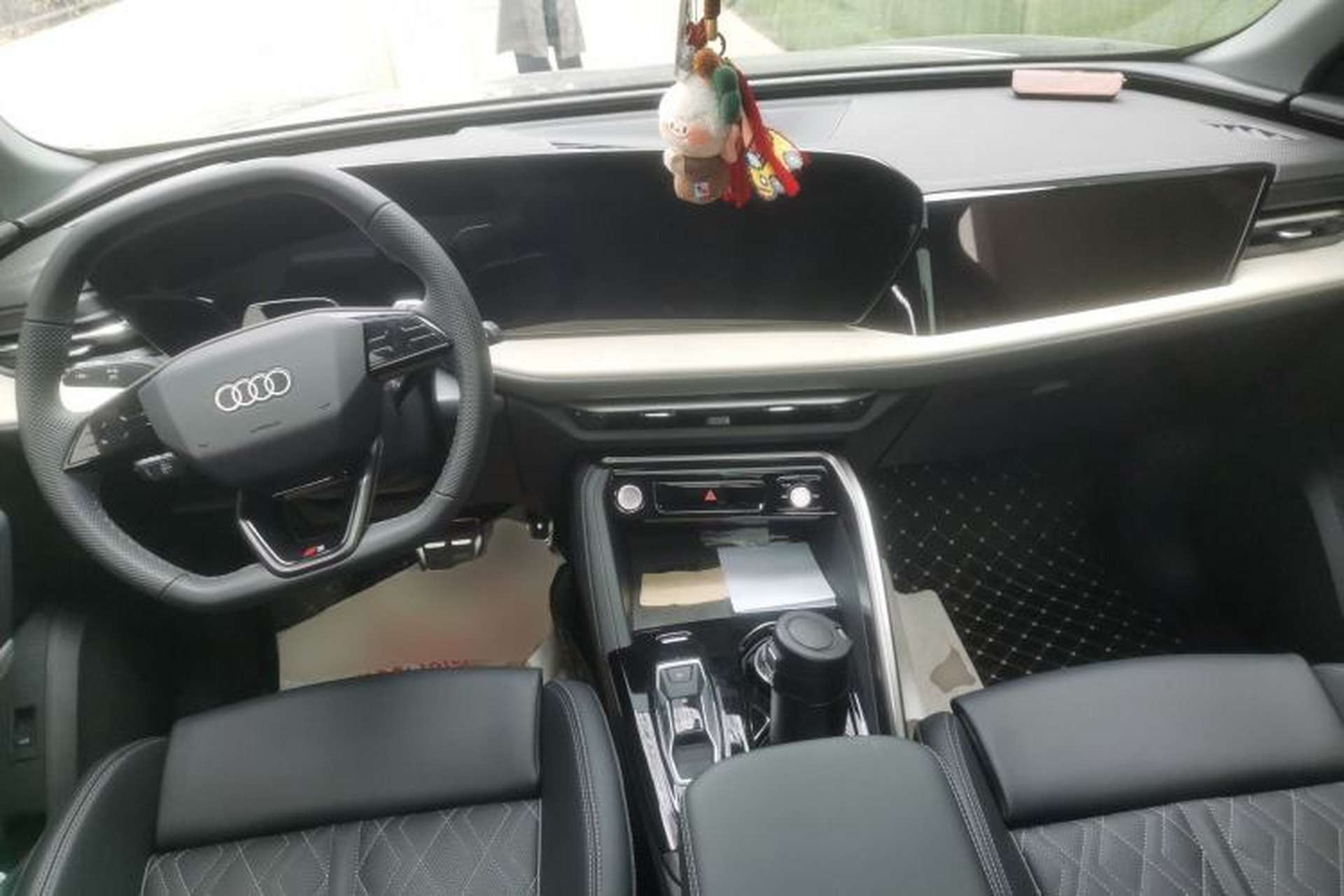 Used Audi Q5L 2026 Model Range: Exclusive Edition for 10 Million Users Center Console