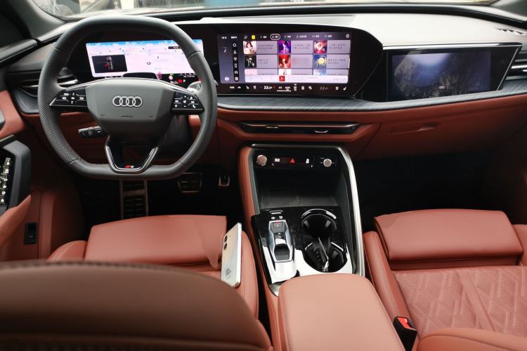 Used Audi Q5L 2026 Model Range: Intelligent Hybrid Premium Edition Center Console