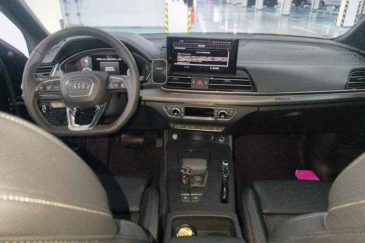 Used Audi Q5L 2025 Facelift 45th Anniversary Collector's Edition 40 TFSI Luxury Dynamic Version Center Console