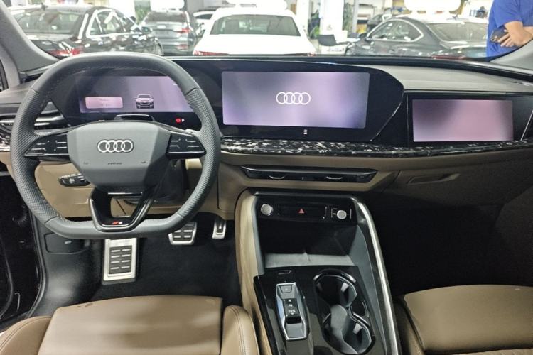 Used Audi Q5L 2026 Model Range: Exclusive Edition for 10 Million Users Center Console