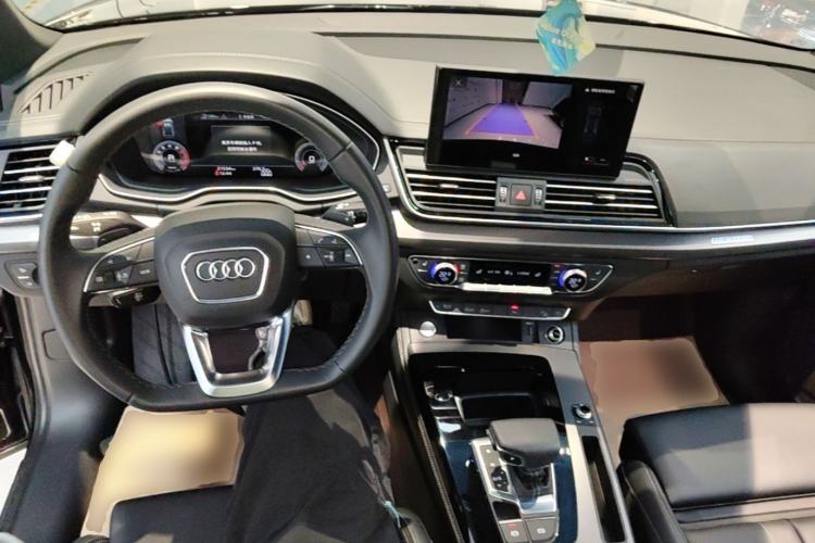 Used Audi Q5L 2025 Facelift 45th Anniversary Collector's Edition 40 TFSI Luxury Dynamic Version Center Console