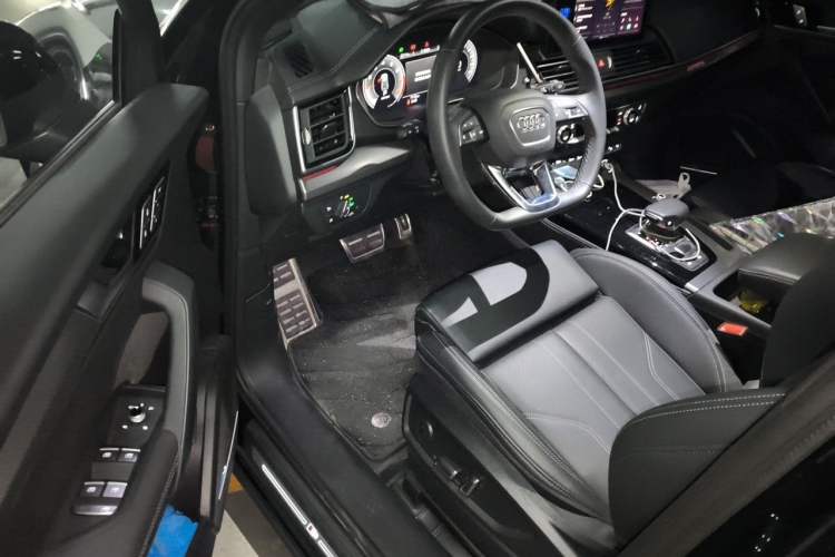 Used Audi Q5L 2025 Facelift 45th Anniversary Collector's Edition 45 TFSI Luxury Dynamic Version Driver Seat