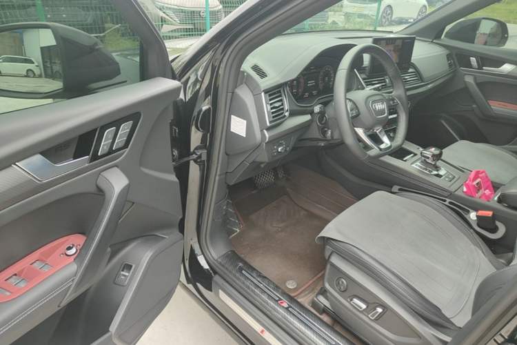 Used Audi Q5L 2025 Facelift 45th Anniversary Collector's Edition 40 TFSI Luxury Dynamic Version Driver Seat