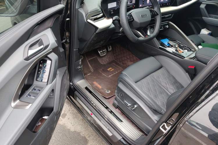 Used Audi Q5L 2026 Model Range: Exclusive Edition for 10 Million Users Driver Seat