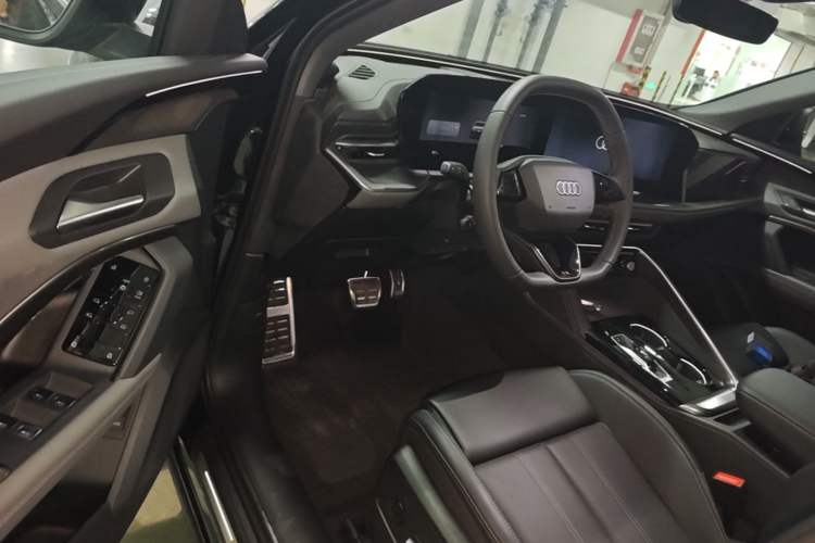 Used Audi Q5L 2026 150kW Smart Hybrid Luxury Edition Driver Seat