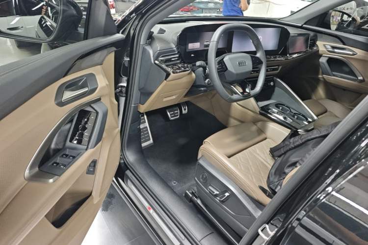 Used Audi Q5L 2026 Model Range: Exclusive Edition for 10 Million Users Driver Seat