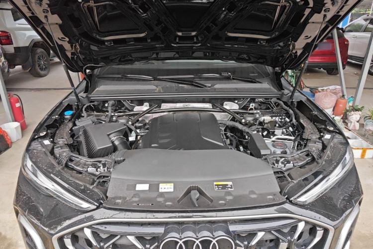 Used Audi Q5L 2026 150kW Smart Hybrid Luxury Edition Engine Bay