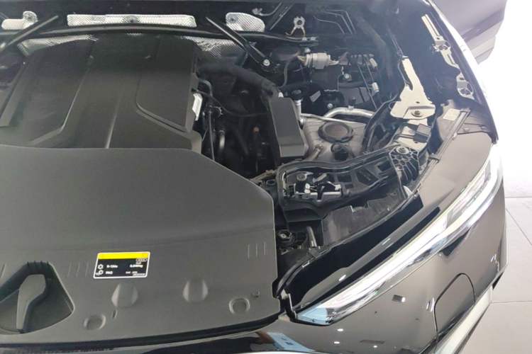 Used Audi Q5L 2026 150kW Smart Hybrid Luxury Edition Engine Bay Left