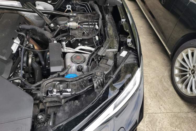 Used Audi Q5L 2026 Model Range: Intelligent Hybrid Premium Edition Engine Bay Left