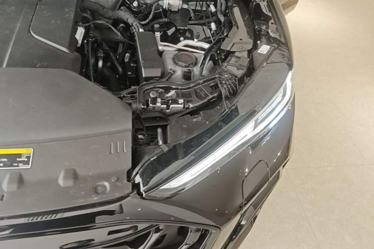 Used Audi Q5L 2026 Model Range: Intelligent Hybrid Premium Edition Engine Bay Left