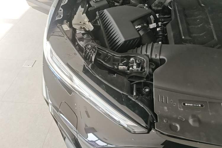 Used Audi Q5L 2026 Model Range: Intelligent Hybrid Premium Edition Engine Bay Right