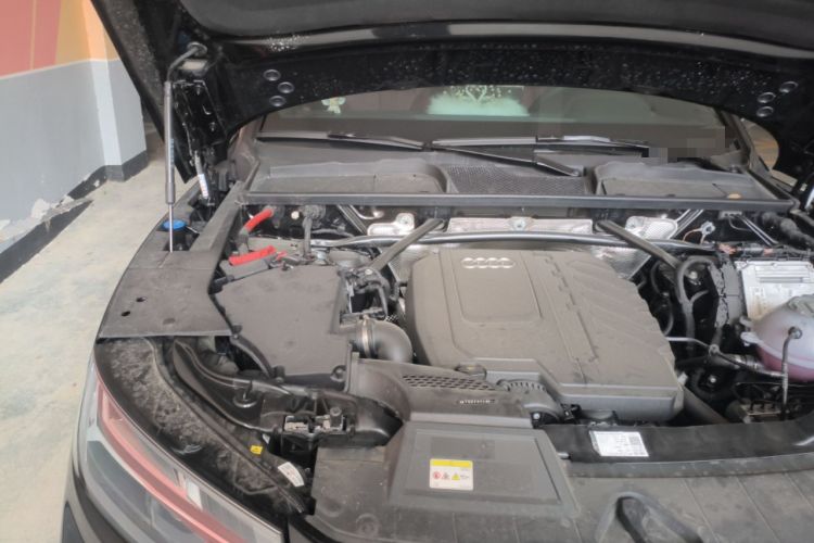 Used Audi Q5L 2025 Facelift 45th Anniversary Collector's Edition 40 TFSI Luxury Dynamic Version Engine Bay Right