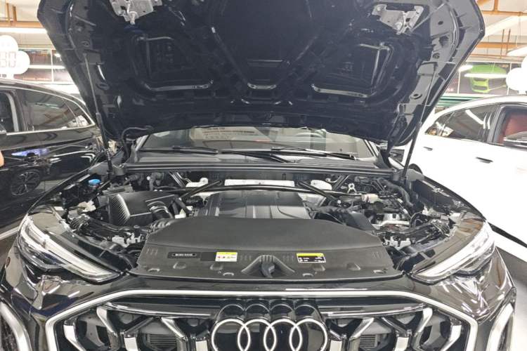 Used Audi Q5L 2026 Model Range: Exclusive Edition for 10 Million Users Engine Bay