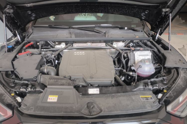 Used Audi Q5L 2025 Facelift 45th Anniversary Collector's Edition 40 TFSI Luxury Dynamic Version Engine Bay