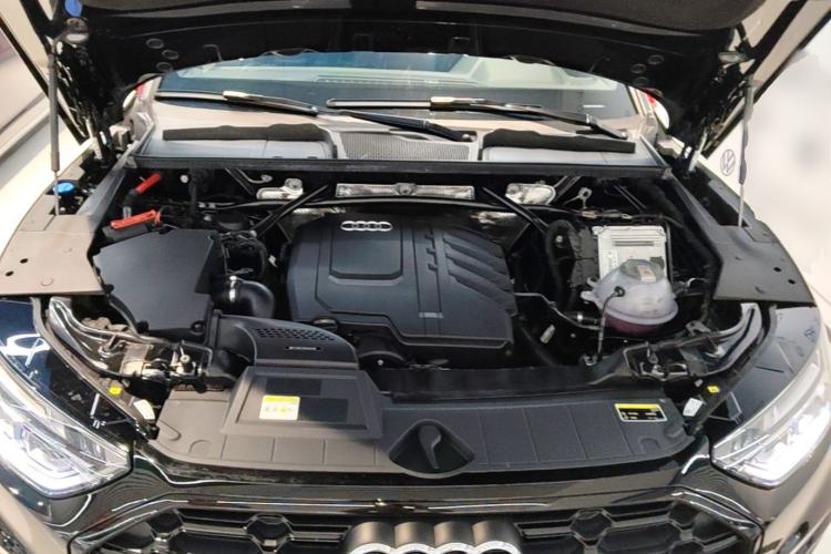 Used Audi Q5L 2025 Facelift 45th Anniversary Collector's Edition 40 TFSI Luxury Dynamic Version Engine Bay