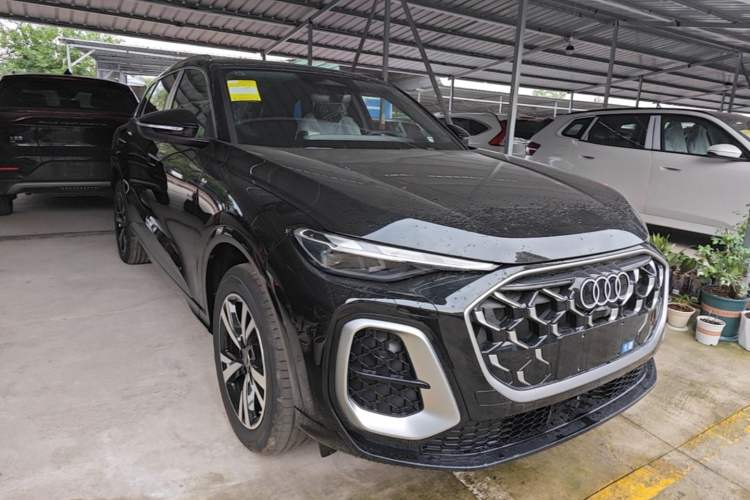 Used Audi Q5L 2026 150kW Smart Hybrid Luxury Edition Front Right 45 Deg