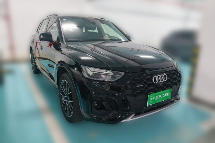 Used Audi Q5L 2025 Facelift 45th Anniversary Collector's Edition 40 TFSI Luxury Dynamic Version Front Right 45 Deg