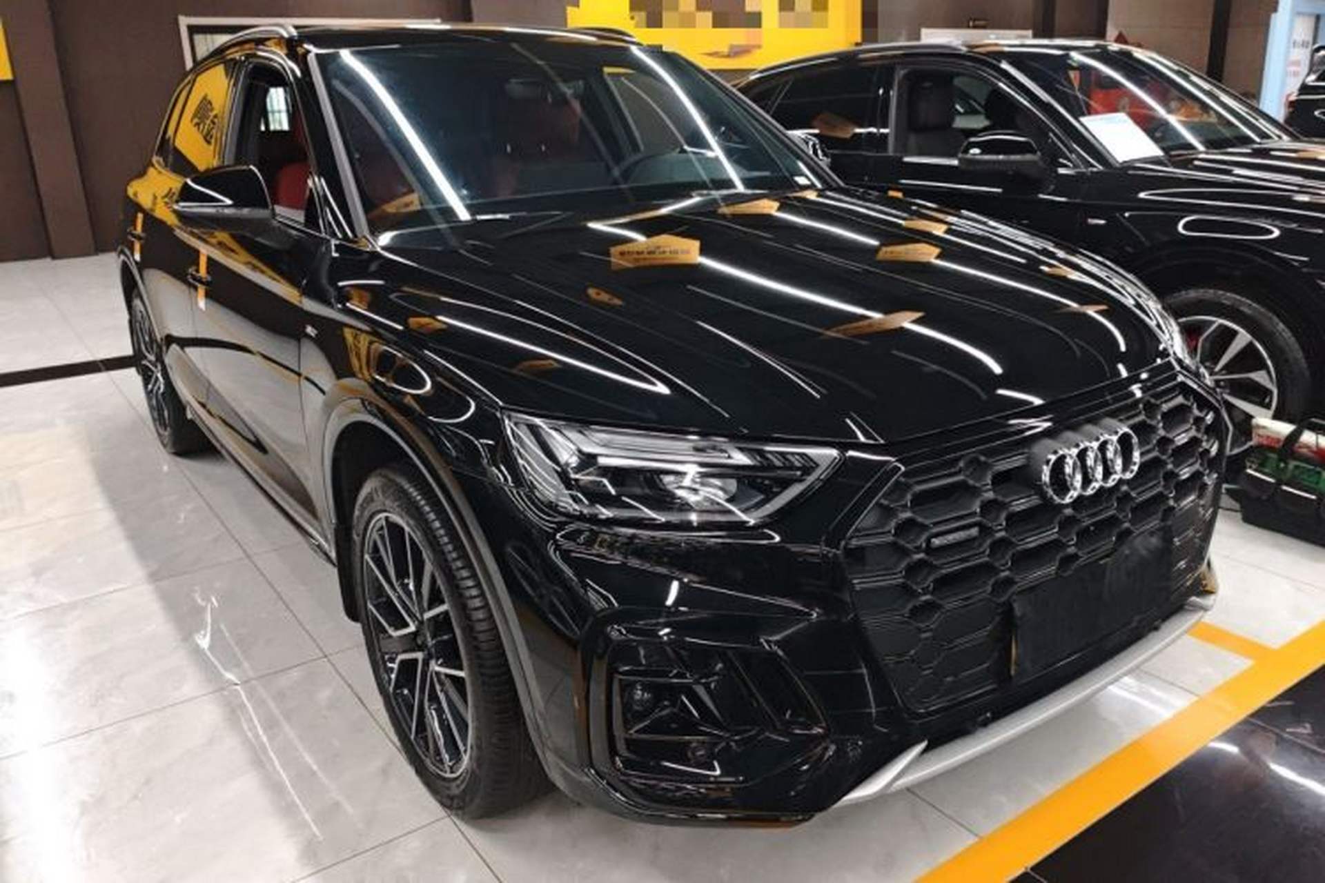 Used Audi Q5L 2025 Facelift 45th Anniversary Collector's Edition 40 TFSI Luxury Dynamic Version Front Right 45 Deg