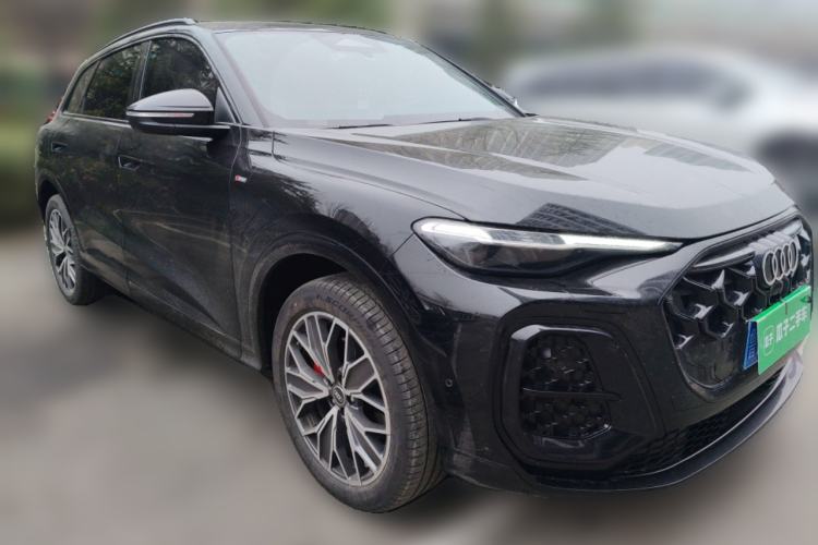 Used Audi Q5L 2026 Model Range: Exclusive Edition for 10 Million Users Front Right 45 Deg