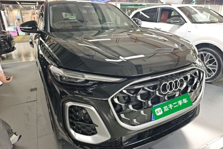 Used Audi Q5L 2026 Model Range: Exclusive Edition for 10 Million Users Front Right 45 Deg