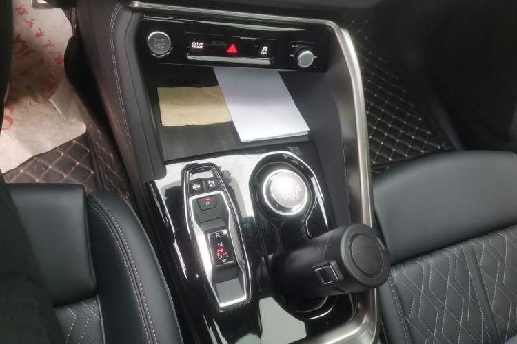 Used Audi Q5L 2026 Model Range: Exclusive Edition for 10 Million Users Gear Lever