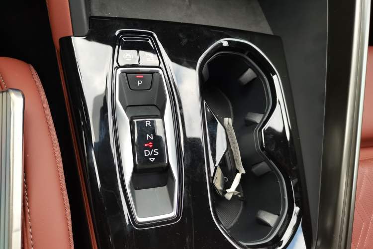 Used Audi Q5L 2026 Model Range: Intelligent Hybrid Premium Edition Gear Lever