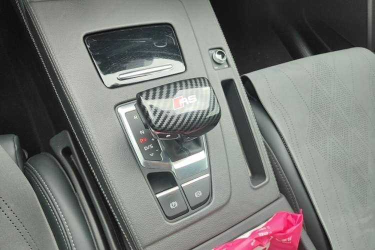 Used Audi Q5L 2025 Facelift 45th Anniversary Collector's Edition 40 TFSI Luxury Dynamic Version Gear Lever