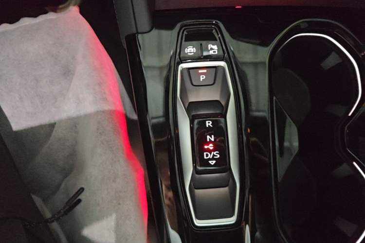 Used Audi Q5L 2026 150kW Smart Hybrid Luxury Edition Gear Lever