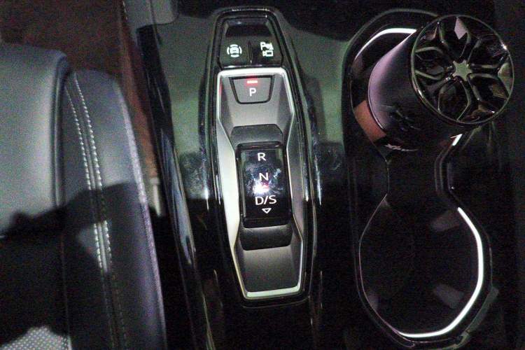 Used Audi Q5L 2026 150kW Smart Hybrid Luxury Edition Gear Lever