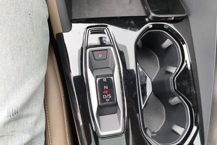 Used Audi Q5L 2026 150kW Smart Hybrid Luxury Edition Gear Lever