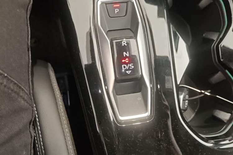 Used Audi Q5L 2026 Model Range: Intelligent Hybrid Premium Edition Gear Lever