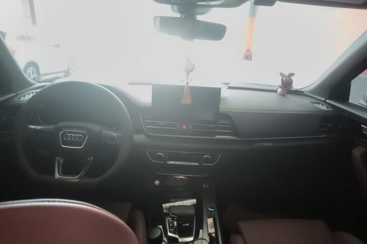 Used Audi Q5L 2025 Facelift 45th Anniversary Collector's Edition 40 TFSI Luxury Dynamic Version Headliner