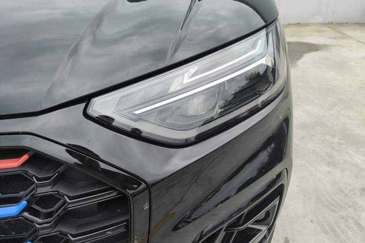 Used Audi Q5L 2025 Facelift 45th Anniversary Collector's Edition 40 TFSI Luxury Dynamic Version Left Front Headlight