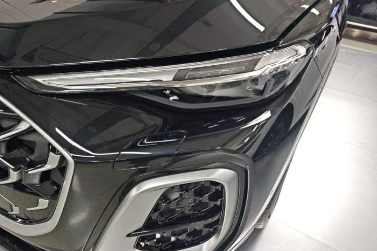 Used Audi Q5L 2026 Model Range: Exclusive Edition for 10 Million Users Left Front Headlight