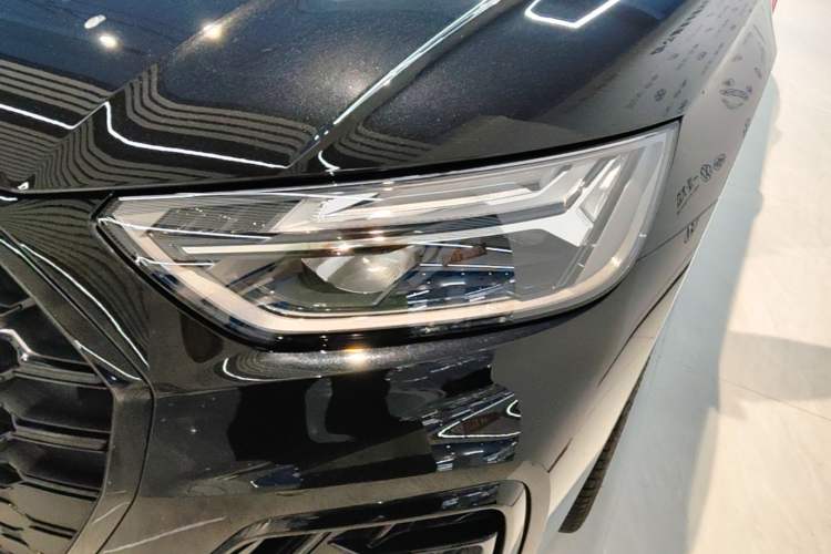 Used Audi Q5L 2025 Facelift 45th Anniversary Collector's Edition 40 TFSI Luxury Dynamic Version Left Front Headlight