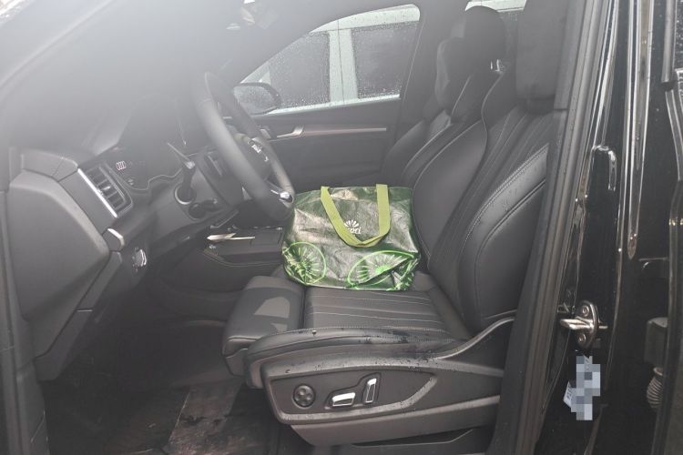 Used Audi Q5L 2025 Facelift 45th Anniversary Collector's Edition 40 TFSI Luxury Dynamic Version Left Front Seat