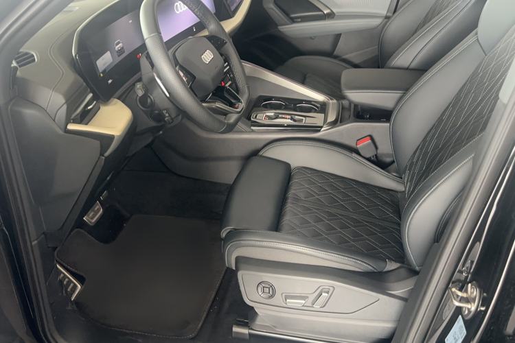 Used Audi Q5L 2026 Model Range: Exclusive Edition for 10 Million Users Left Front Seat