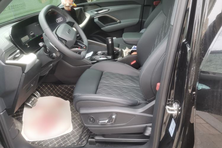 Used Audi Q5L 2026 Model Range: Exclusive Edition for 10 Million Users Left Front Seat