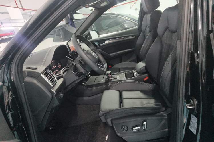 Used Audi Q5L 2025 Facelift 45th Anniversary Collector's Edition 40 TFSI Luxury Dynamic Version Left Front Seat